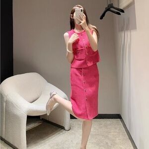 CHANEL Pink Tweed Vest with Silk Lining Size 38